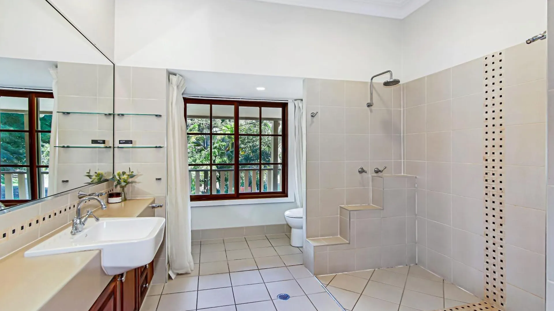 Holiday home The Golden Whistler Montville Australia